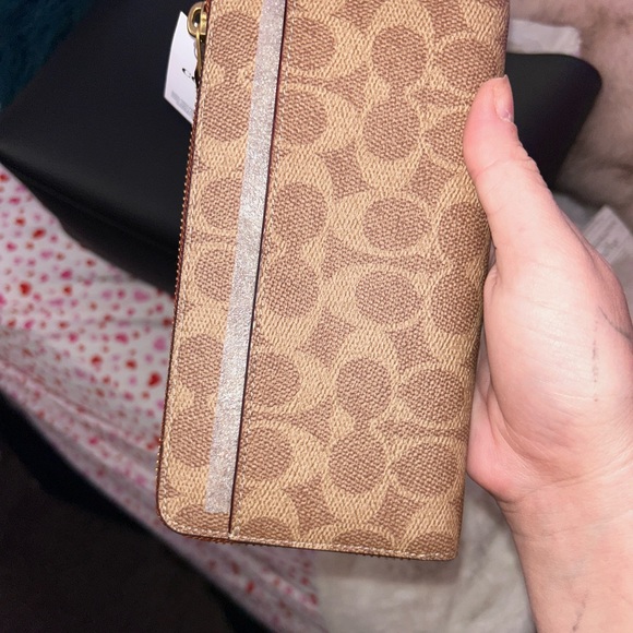BRAND NEW WITH TAGS. LARGE COACH WALLET, never used. Great quality - Picture 2 of 4
